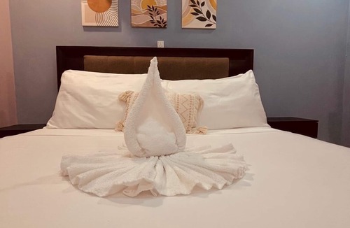 Portmore Apartment | 2-bedroom apartment in terrific Portmore with AC for relaxing stays