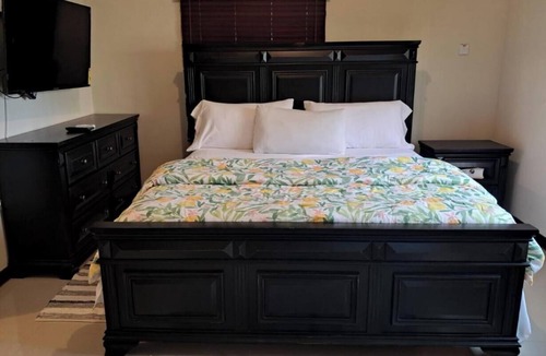 Saint Andrew Condo | 2-bedroom condo in delightful Kingston with cool AC