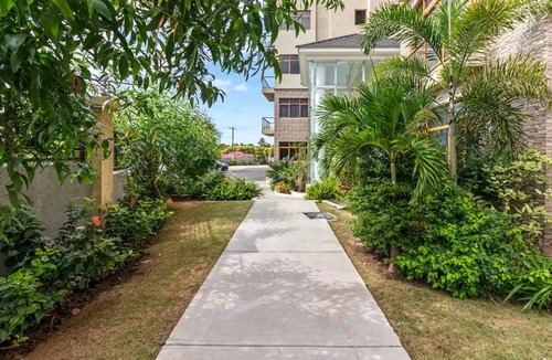 Beverly Hills Apartment | 2 Bedroom Mountain View Apartment with Pool in Kingston, Jamaica