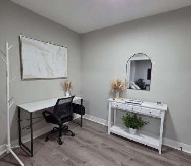 Everett Apartment | 2 Bedroom's, 1 Bathroom,10min-Airport & Boston, 7min-EncoreCasino