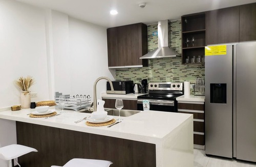 Saint Andrew Apartment | 24/7 Secured Lux 1B/R w/Pool by the Echelon