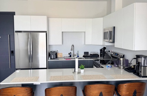 Beverly Hills Apartment | 2BDRM 24hrs Security Top floor with Mountain View Rooftop Pool and Gym