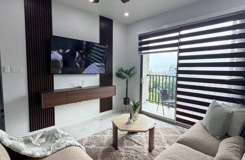 Beverly Hills Apartment | 2BDRM 24hrs Security Top floor with Mountain View Rooftop Pool and Gym