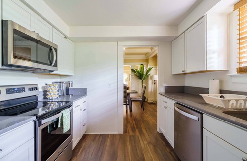 Richmond House | 2BR/1BA Remodeled Duplex Heart of Hawthorne