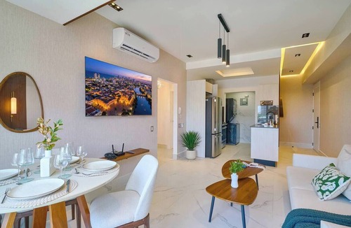 Evaristo Morales Apartment | ®{2BR | Urban~Oasis} DowntownSD +Pool+Gym+Balcony