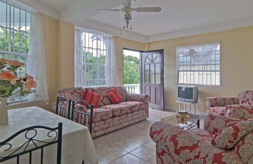 Westerhall Apartment | 3-Bedroom Family Apartment with Air-conditioning