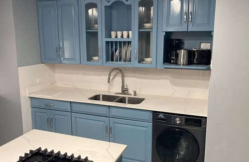 Jack's Hill House | 3-bedroom luxurious house in Kingston with pool, private parking free WiFi