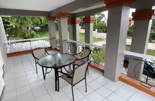 Jack's Hill House | 3-bedroom luxurious house in Kingston with pool, private parking free WiFi