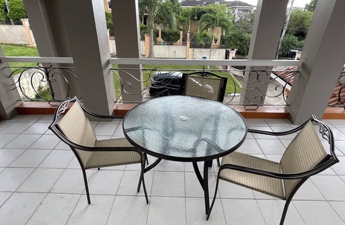 Jack's Hill House | 3-bedroom luxurious house in Kingston with pool, private parking free WiFi