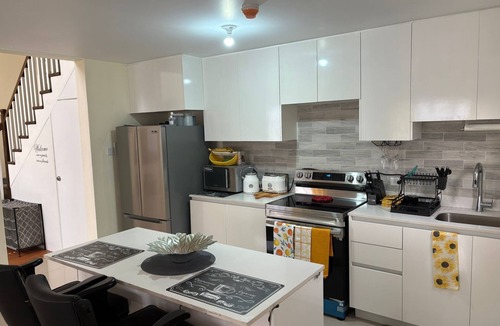 Portmore Apartment | 3-bedroom penthouse in Portmore. Pool and beach access. Centrally located