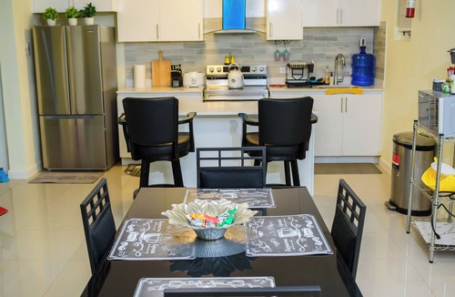 Portmore Apartment | 3-bedroom penthouse in Portmore. Pool and beach access. Centrally located