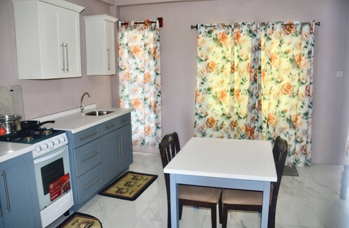Colonarie Apartment | 3- one-bedroom apartments in awesome Richland Park with AC