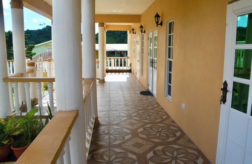 Colonarie Apartment | 3- one-bedroom apartments in awesome Richland Park with AC