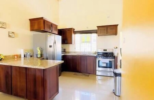 Falmouth Villa | 3BR*Near Beach | Airport Shuttle | Pools | Tennis🌴