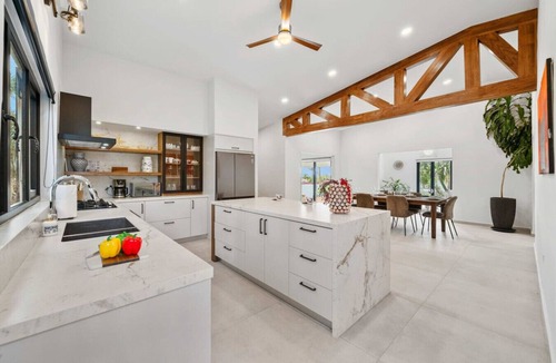 Ponton House | 3BR Villa | Pool oasis, BBQ, AC | Modern Amenities