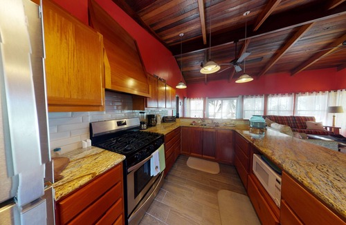 San Pedro House | 4 Bd-Bath Beach House & Casita - Sleeps 8+ NEW LOW SUMMER RATES & SCUBA PKGS!