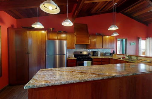 San Pedro House | 4 Bd-Bath Beach House & Casita - Sleeps 8+ NEW LOW SUMMER RATES & SCUBA PKGS!