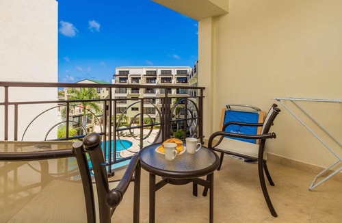 Washington Apartment | 411 - 1 bed | 4th Floor w/elevator | Balcony Pool view