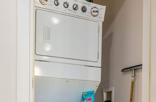 Washington Apartment | 411 - 1 bed | 4th Floor w/elevator | Balcony Pool view