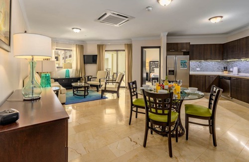 Washington Apartment | 411 - 1 bed | 4th Floor w/elevator | Balcony Pool view