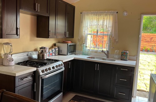 St.Bran's Burg House | 420 friendly- 2 miles from the beach