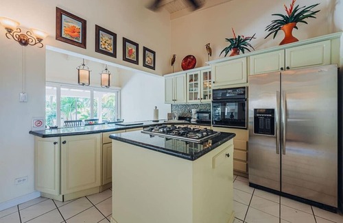 Koyari House | 4BR W/Private Pool | Cozy Villa Near Beaches