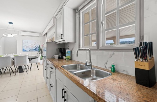 Sero Grandi House | 4BR With Private Pool *NEAR BABY BEACH*