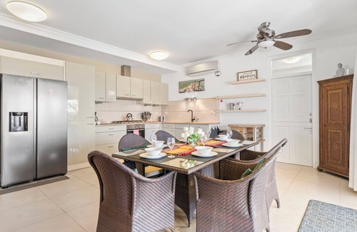 Boegoeroei House | 5-minute drive to Eagle Beach! Private pool!