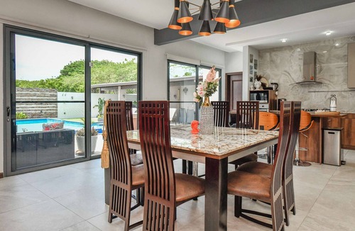 Bubali Villa | 5Bdr 6,5 Bthr LUXURY Villa w/Guest Apartment 2min Eagle Beach