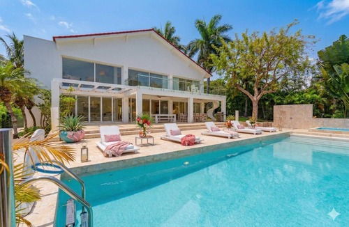 Urbanizacion Tavarez Villa | 5BR Hispaniola Villa in Sosua