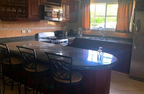 Urbanizacion Tavarez Villa | 6BD family-friendly complex near everything, private garden&pool, sports courts