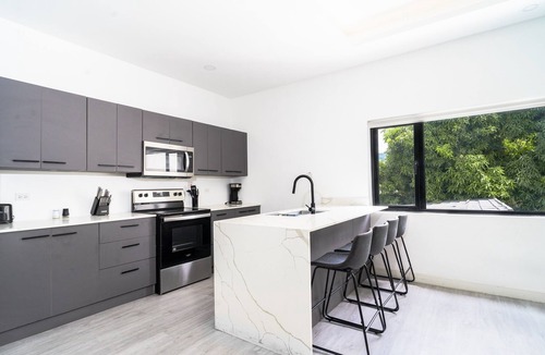 Barbican Apartment | 8B/R w/pool Complex @ Terrace Eight