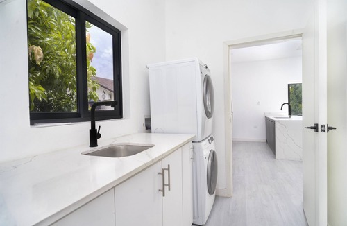 Barbican Apartment | 8B/R w/pool Complex @ Terrace Eight