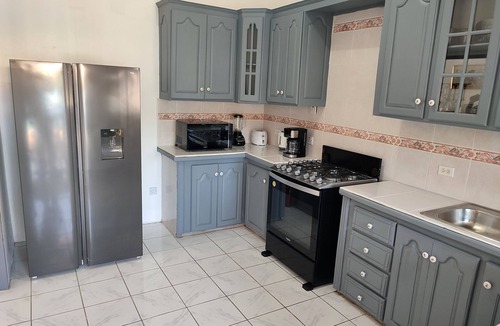 Treasure Beach Villa | Affordable Newly Renovated 5 Bedroom Villa with Pool. 3 Minute Walk to Beach.