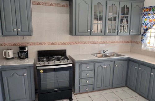 Treasure Beach Villa | Affordable Newly Renovated 5 Bedroom Villa with Pool. 3 Minute Walk to Beach.