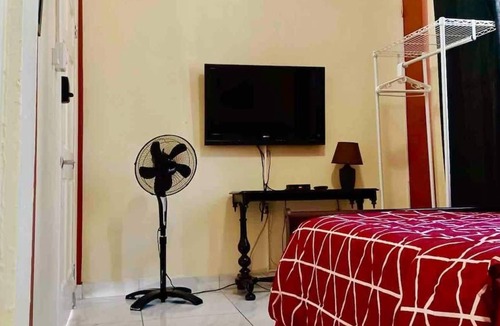 Saint Andrew House | ⭐️Affordable + Patio + Flat Screen🌟