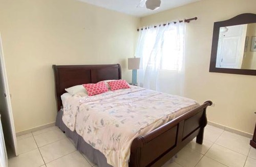 Santiago Province House | Agradable Casa Con Estacionamiento Privado