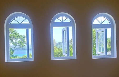 Boston Bay Apartment | Ahh! (Ocean View Studio with Private Bath)