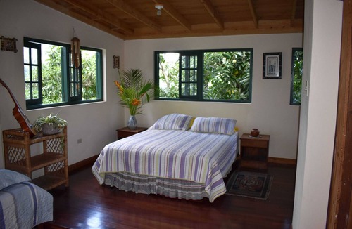 Jack's Hill Bed & Breakfast | ALPHA AND OMEGA ROOM