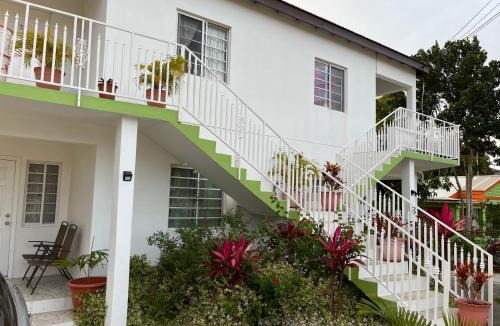 Seatons Apartment | Amazing 2-Bedroom Apt Sleeps 3 Warm & Cosy