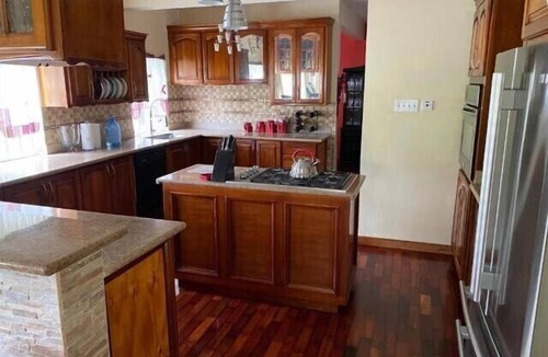 Saint Andrew House | Amazing Family Home In The Suburbs Of Kingston