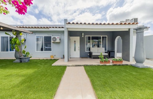 Tanki Leendert House | Amazing Private Pool Villa, BBQ, Backyard, Central