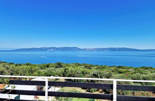Ravni Apartment | APARTMENT WITH LARGE TERRACE AND MAGNIFICANT SEA VIEW, 300 m FROM THE BEACH +PS4