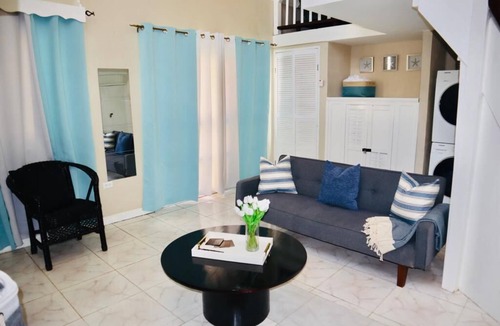 West End Condo | ARA OASIS - loft condo, 5 mins walk to beach