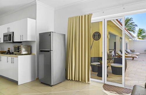 Palm Beach Hotel | Arubas Bakval Suites