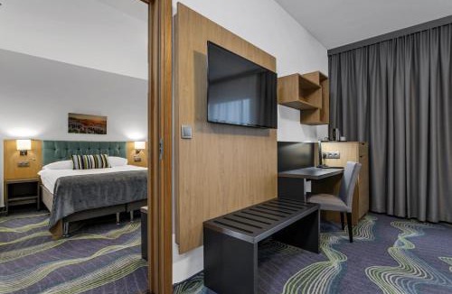 Innri-Njarthvik Hotel | Aurora Hotel at Reykjavik-Keflavik Airport Terminal KEF