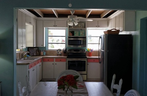 Spanish Wells Villa | Bahama Breeze Island Villa. Two Minute Walk To Pristine, Pink Beaches. Paradise.
