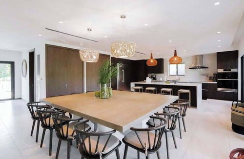 Dunmore Town House | Bali House Harbour Island - Private Pool, Gym, Beach Setup, Newly Renovated