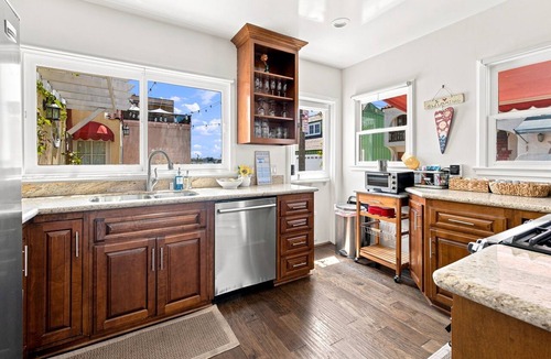 Belmont Shore House | Bay front beach home, steps to the sand, shopping & dining. Parking, AC - clean!