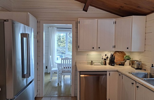 Bayview Cottage | Bayview Sunset Cottage - Spectacular Water View and Sunsets near Cavendish Beach